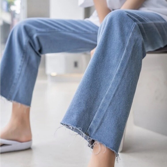 Dazy SHEIN Zipper Fly Raw Hem Straight Leg Jeans Size Small - Picture 6 of 8